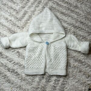 6/9m baby boy crochet sweater with hood absolutely adorable white, blue button